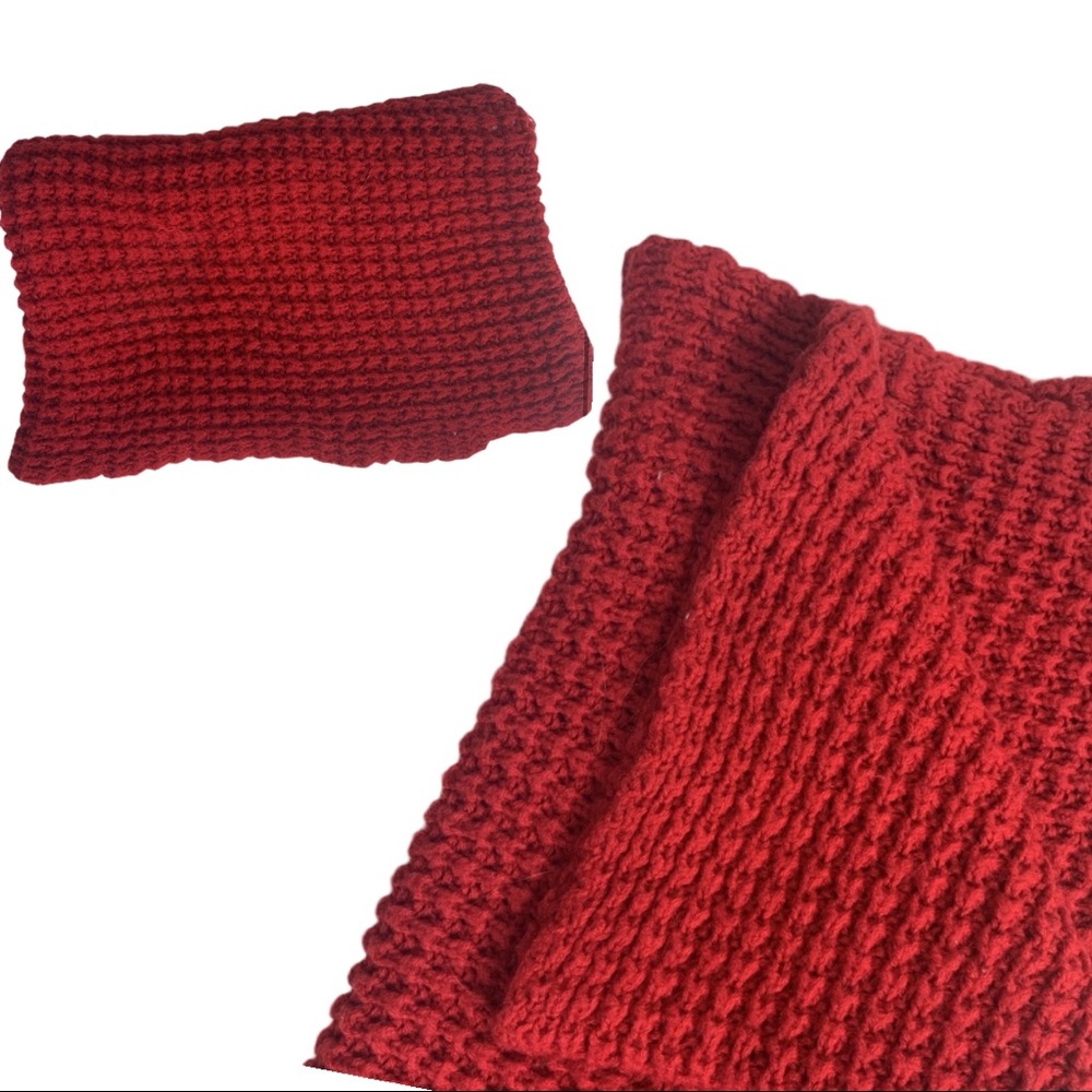 ❤️3/25$ Knitted red scarf
